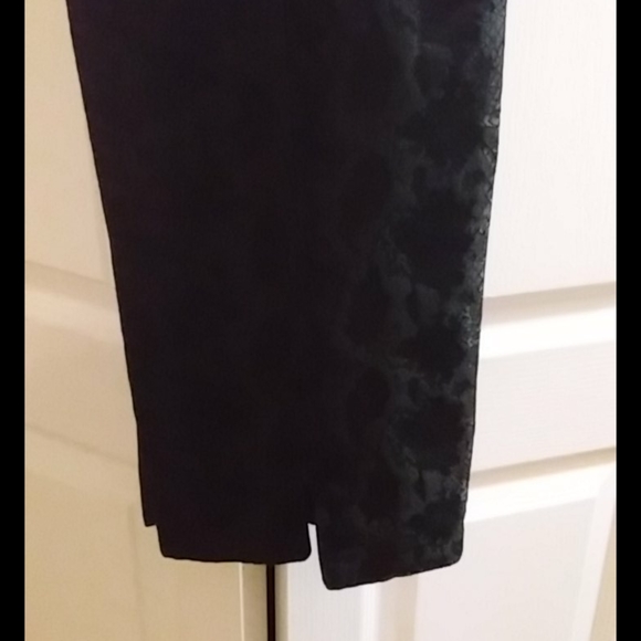 Elie Tahari embossed snake print pants - Picture 3 of 6